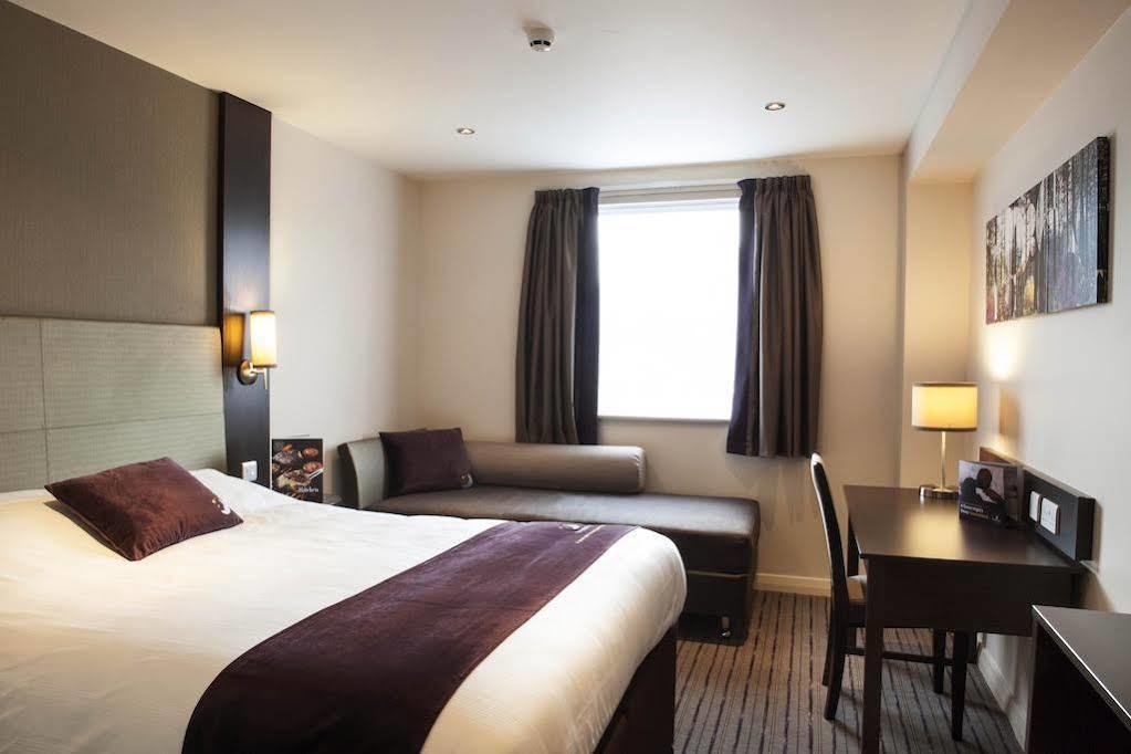 Premier Inn Stoke-On-Trent Kültér fotó