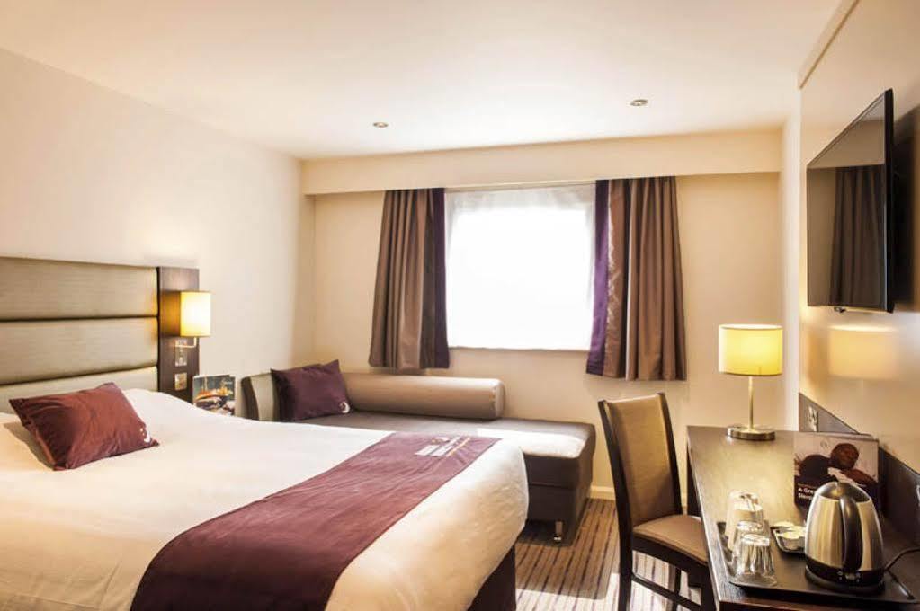 Premier Inn Stoke-On-Trent Kültér fotó